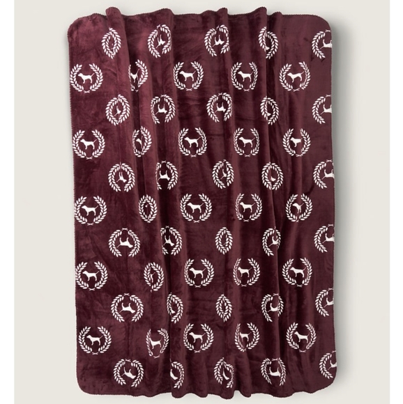 π₯ VS Pink sherpa blanket NWT - Picture 2 of 6